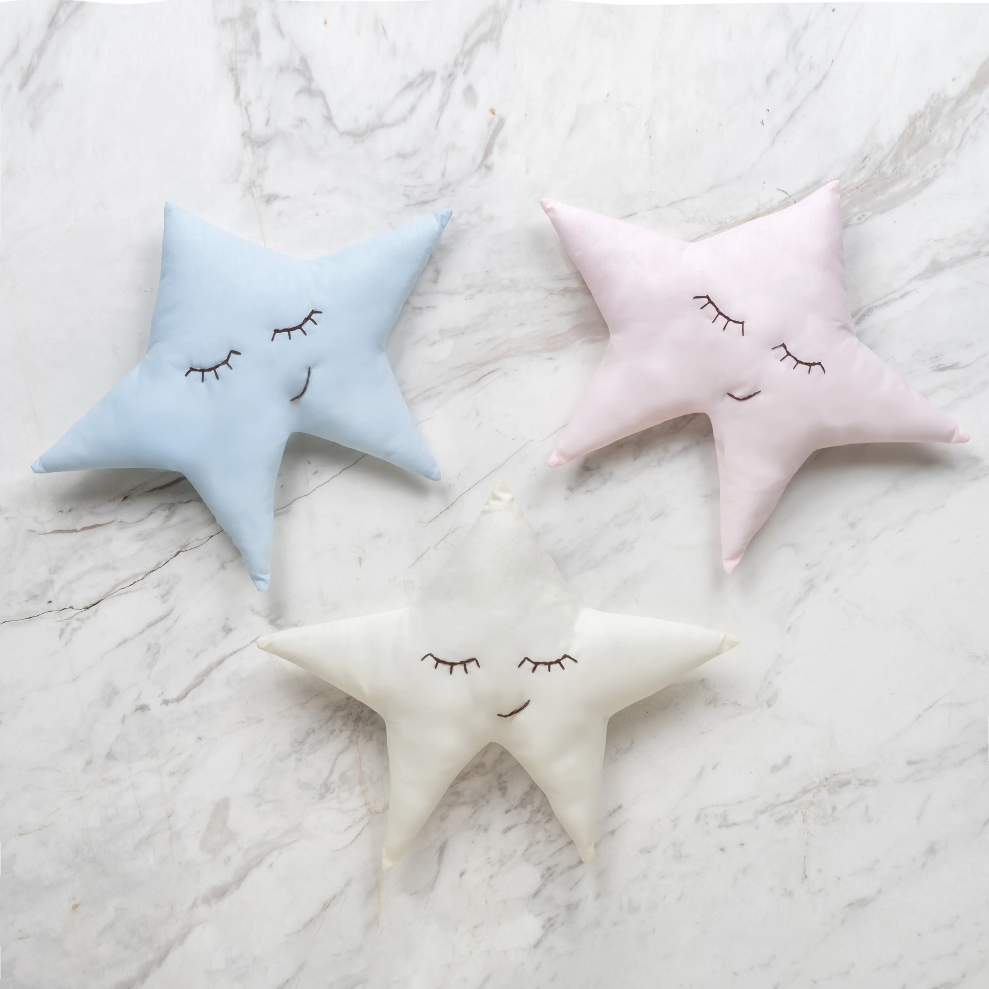 /blobs/mavi-yildiz-formunda-yastik-7747a4e1b9544bbf917a9dd70a419c2f.webp?ts=09132142