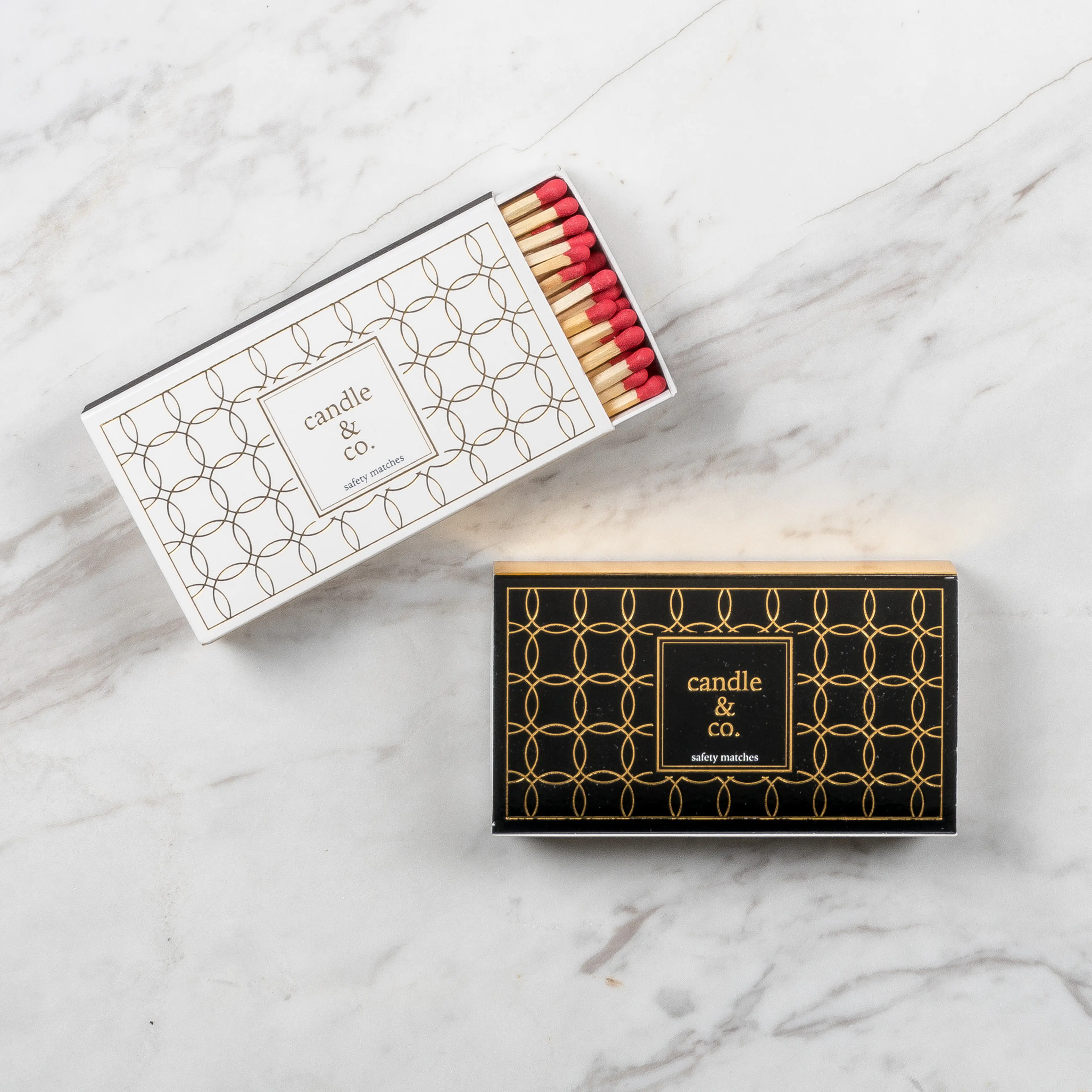 /blobs/siyah-beyaz-gold-desenli-candle-co-cift-tarafli-dev-kibrit-8016d8df0a66462295aa3f5ee45293e3.webp?ts=09132142